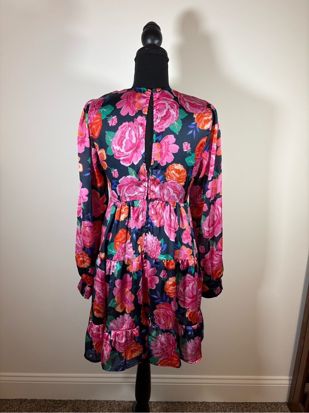Francesca’s Mi Ami Satin Floral Long Balloon Sleeve Tiered Dress Plunge Cutout M - Picture 6 of 11